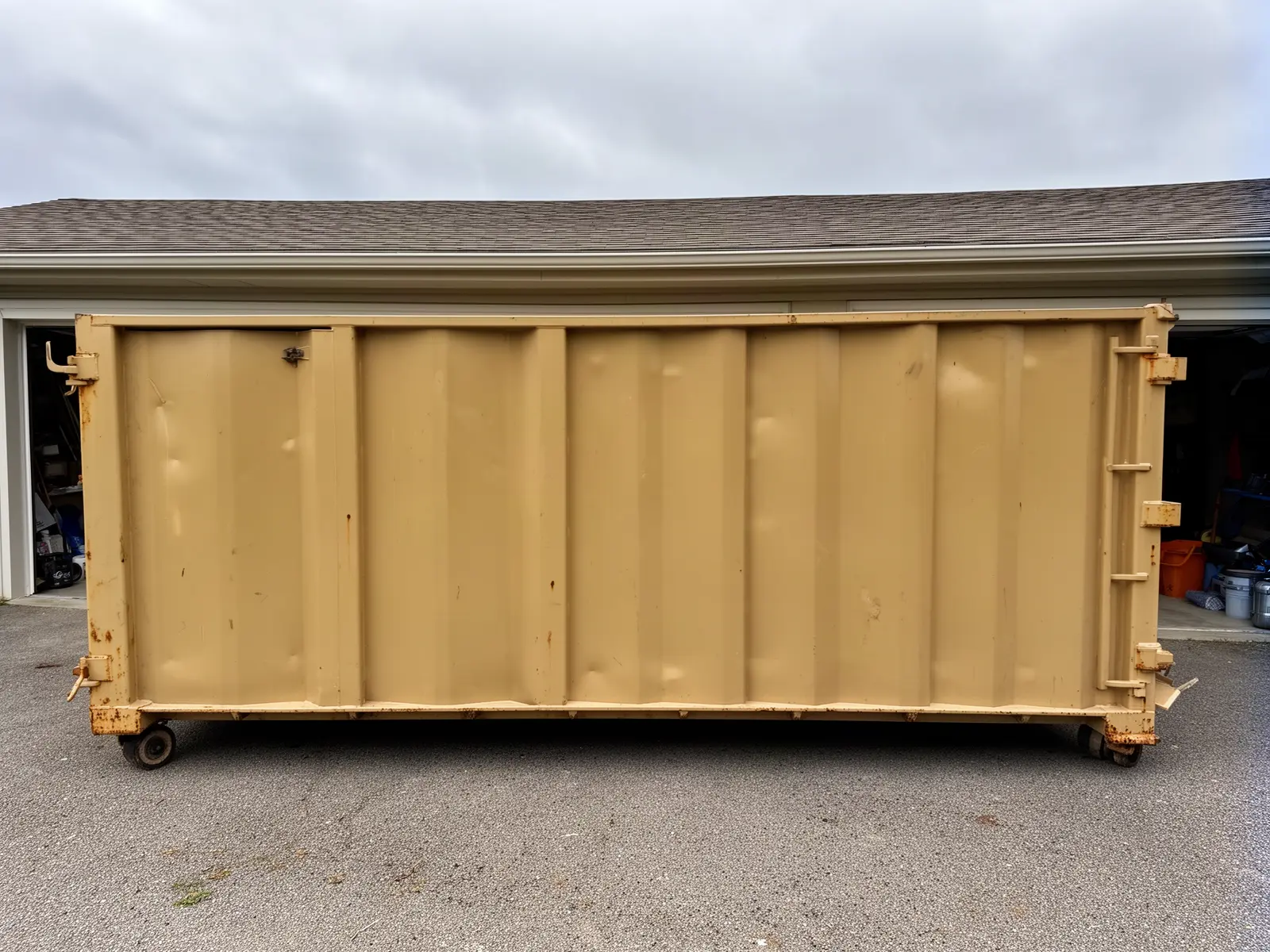 Roll-off dumpster from Ken's Spokane Dumpster Rental in Spokane, WA